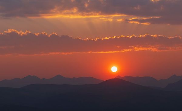 Archer, Ken 아티스트의 Rocky mountain sunset작품입니다.